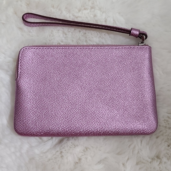 NWT Coach Metallic Lilac Zip Wristlet - Picture 4 of 6